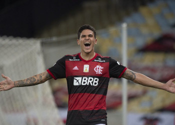 Com dois de Pedro, Flamengo acorda no segundo tempo e vence Sport